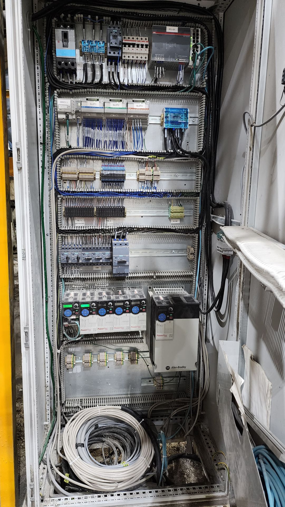 Cableado de gabinete de control
